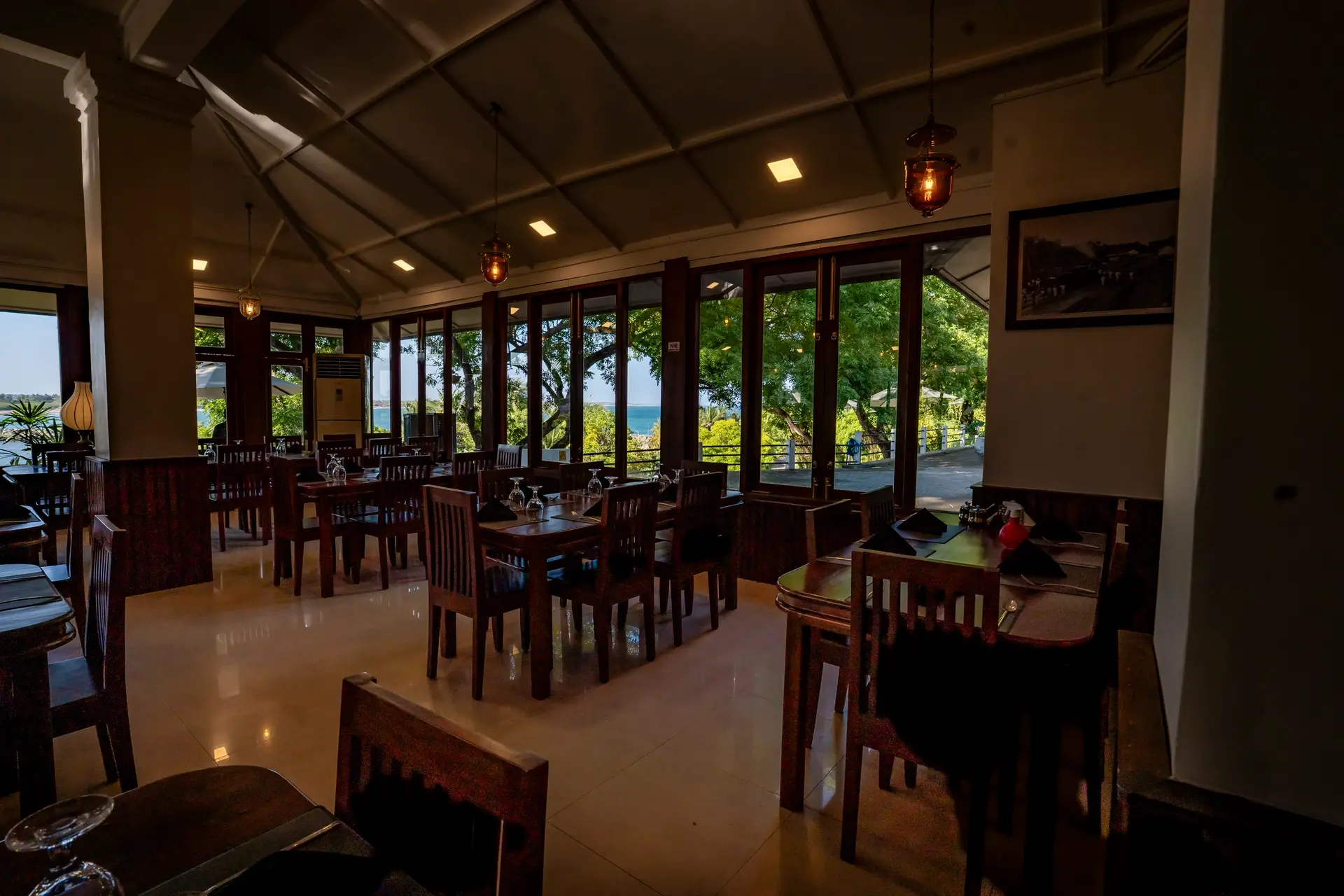 The dining room with views to the sea