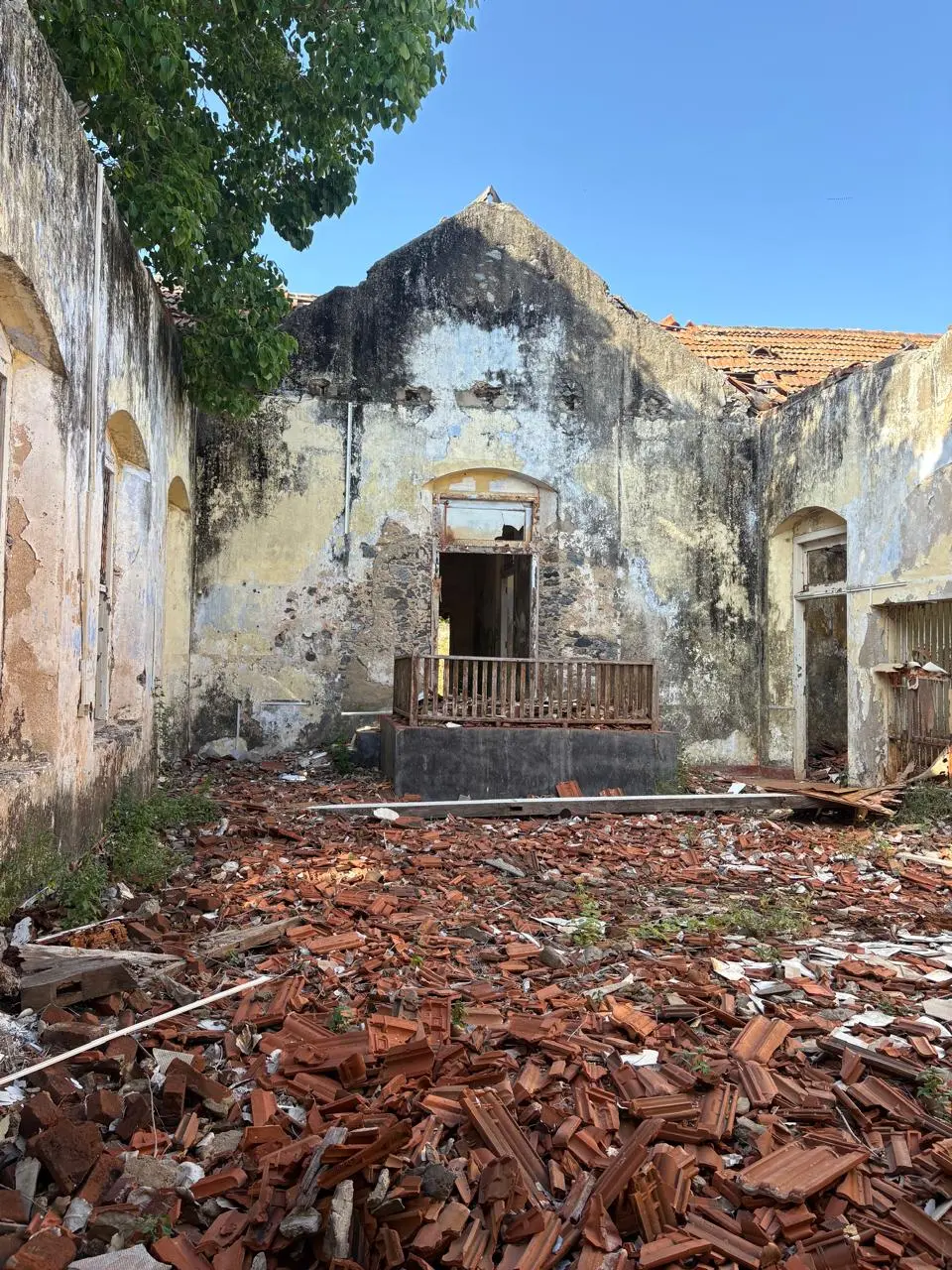 The Old Courthouse courtyard, open to the sky